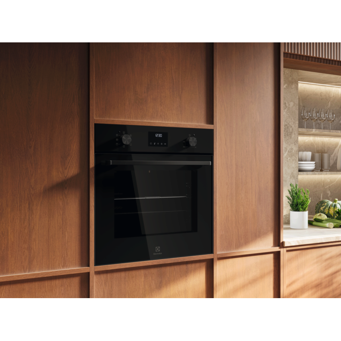 Electrolux - Мултифункционална фурна - LOF4P06BK