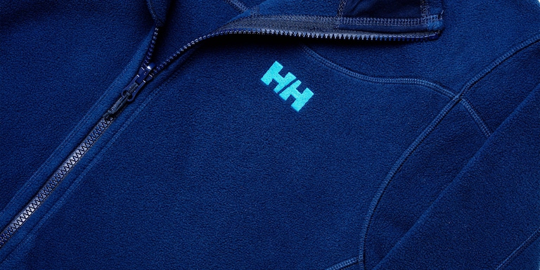 Близък план на яке от полар.