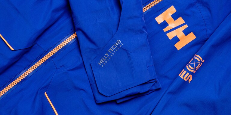 Близък план на скиорско яке.