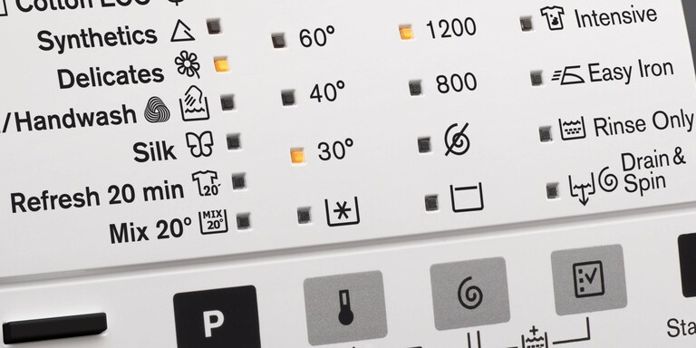 Дисплей панелът на UltraCare Eco показва цикъл за студено пране